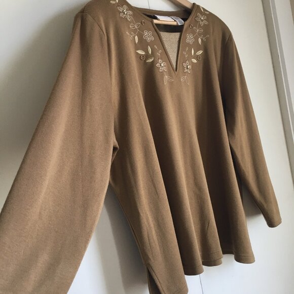 Vintage Alfred Dunner Doe Coloured Embroidered Sweater With Shoulder Pads - Picture 4 of 16